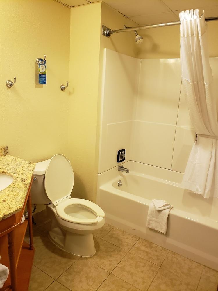 Baymont By Wyndham Southfield/Detroit Hotel Ngoại thất bức ảnh